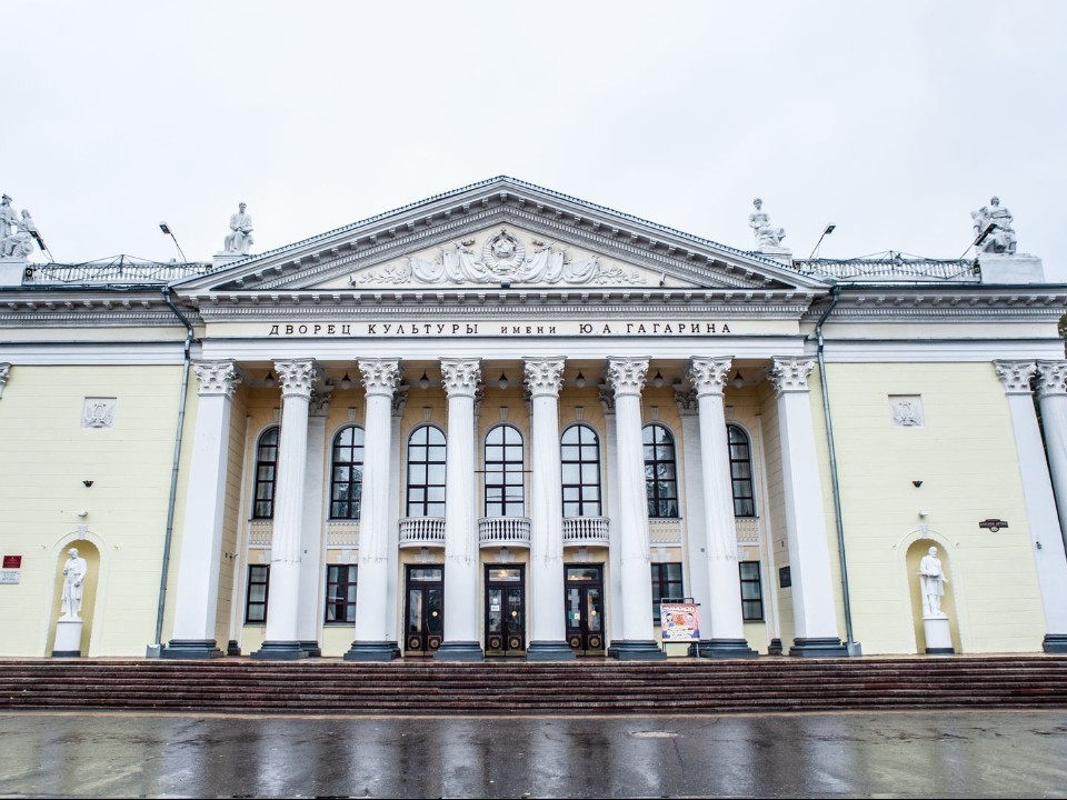 Кто кроме Гагарина, Пушкина, Моисеева и почему причастен к созданию  главного дворца культуры Сергиева Посада