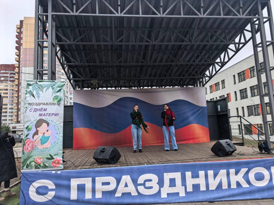 Мамам посвящается: праздничный концерт прошел в Ленинском округе