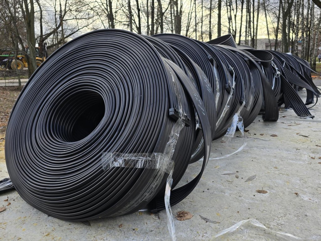 В Воскресенске начали укладку ледовых матов катка в Новлянской Ривьере