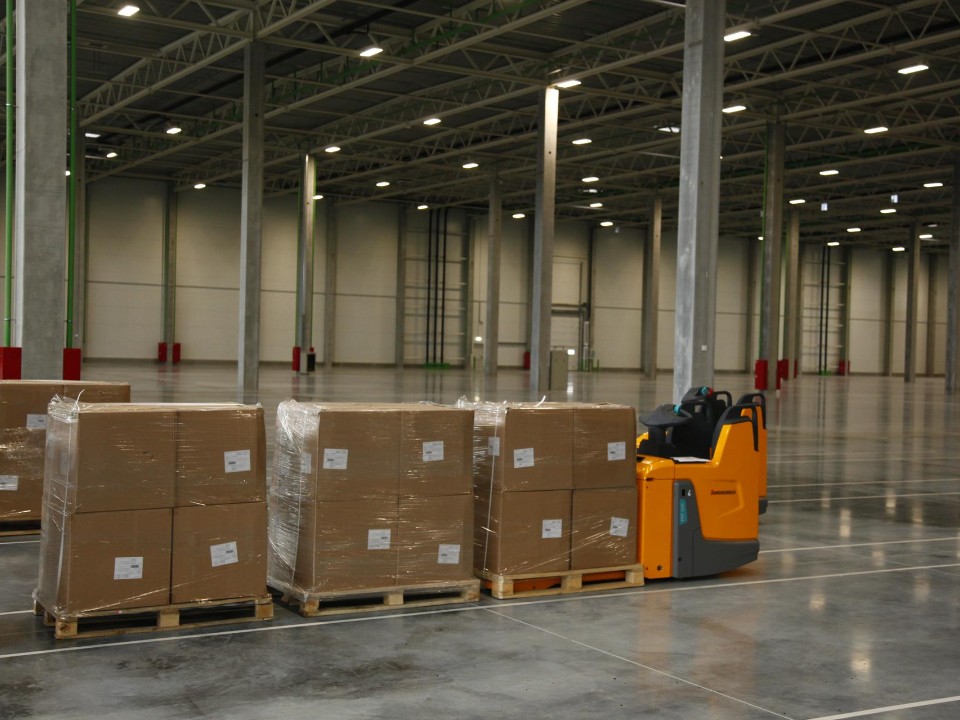 Рубль к рублю: как в Домодедове каждый третий зарабатывает в логистике и получает в среднем ₽131 тысячу