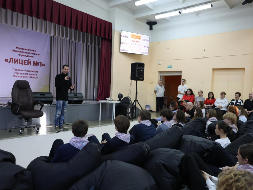 Вера в свое дело и любовь к семье: Аристарх Венес рассказал школьникам, что действительно важно в жизни