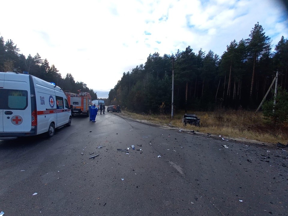 Медики оказали помощь водителям, пострадавшим в ДТП у деревни Анциферово