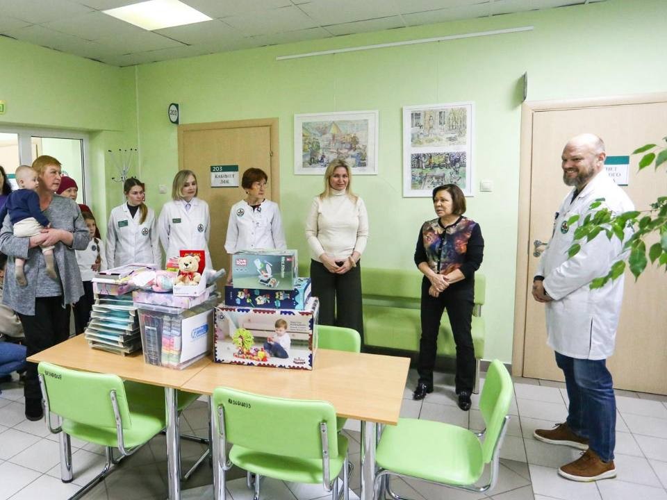 Счастье для маленьких пациентов: депутат посетила больницу в Дубне и вручила подарки детям