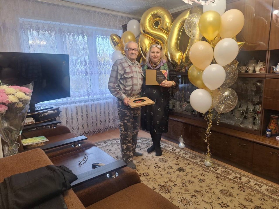 От 80 лет и старше: какие подарки вручают в Истре долгожителям