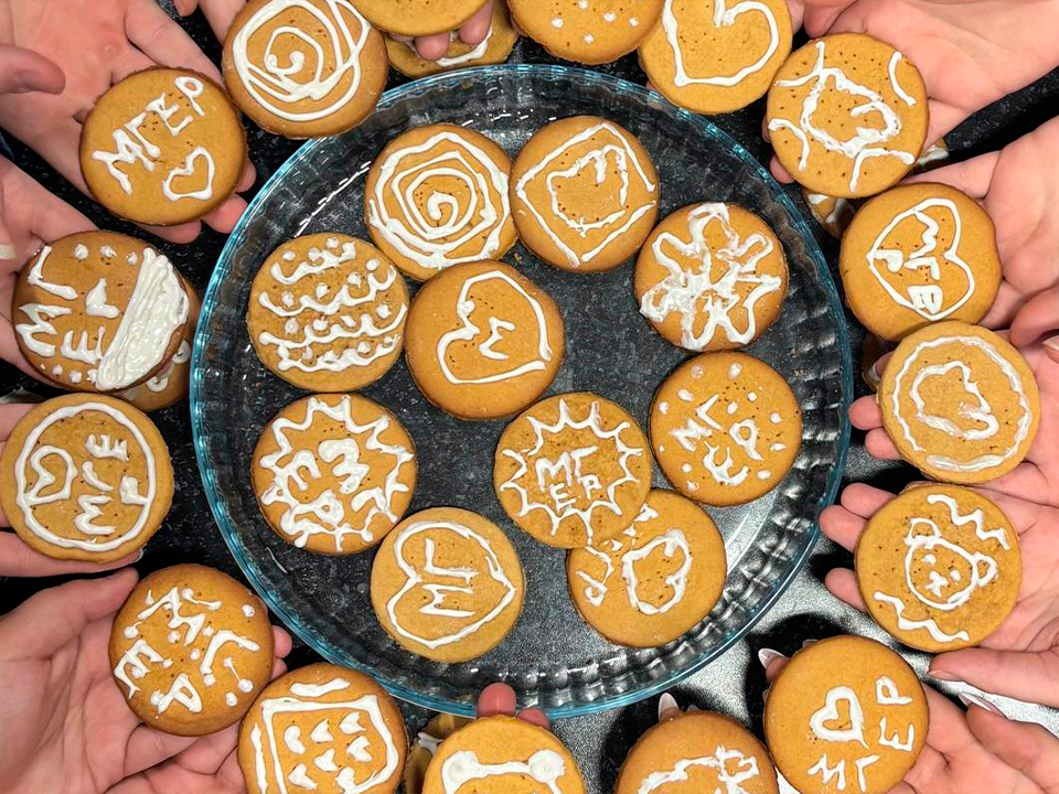 Зарайские волонтеры испекли козули и подарили их семьям бойцов СВО