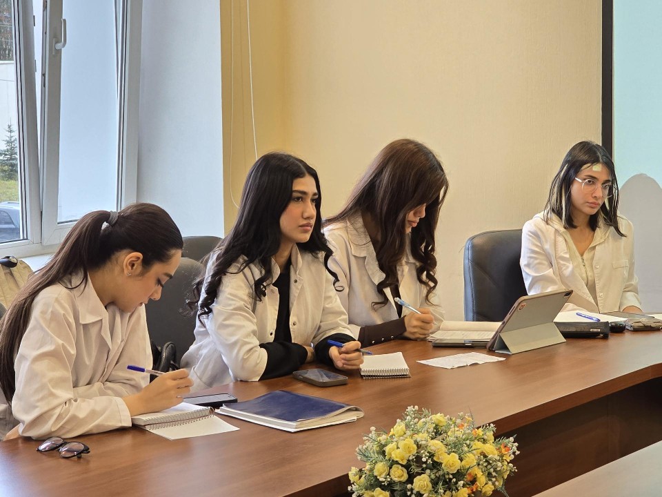 Практика без галстуков: как в Видновском перинатальном центре ломают стереотипы о медицинском образовании, пуская студентов в святая святых — операционные