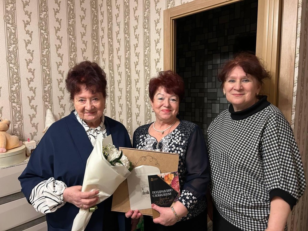 «Ходячая энциклопедия»: ветерана военной службы Любовь Чернавскую поздравили с юбилеем