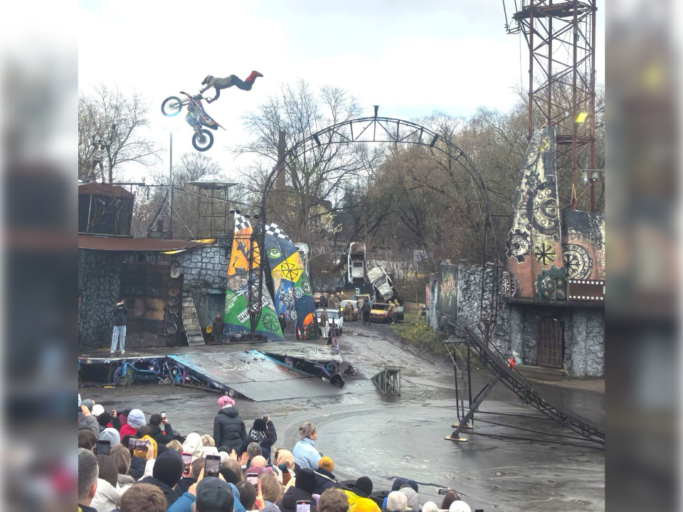 Более 100 детей из семей участников СВО Люберец посетили шоу «Русский Форсаж»