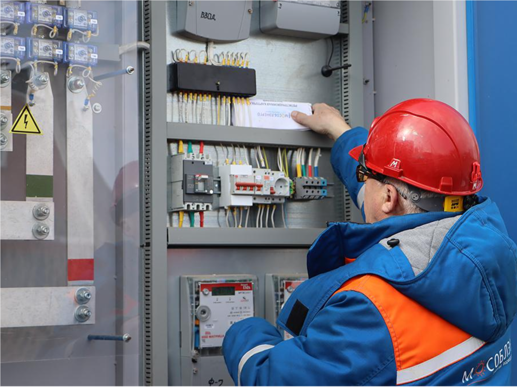 Энергетики восстанавливают электроснабжение домов в центре Мытищ после аварии