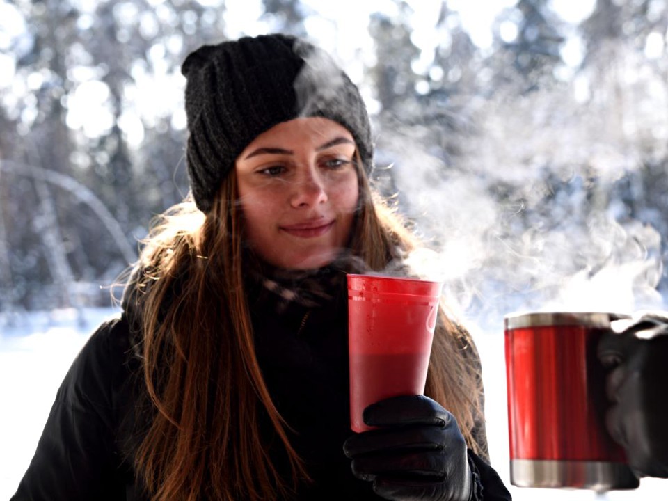 Не мерзнете на остановке и дома: простые правила для выбора одежды и ухода за собой