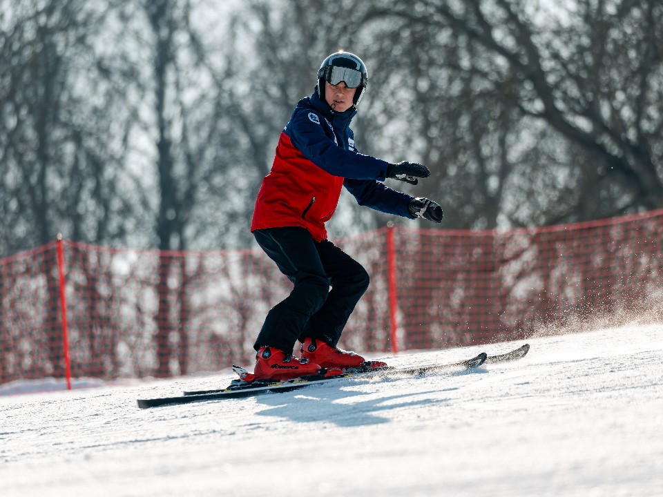 Встаем на лыжи, но снега нет: как заниматься спортом зимой