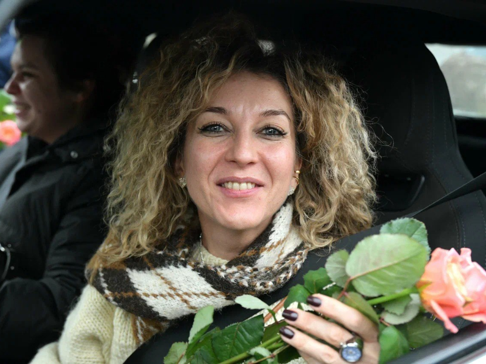 В Дмитрове госавтоинспекторы поздравили автоледи и пешеходов с Днем матери