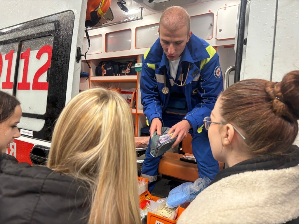 Не как в кино: восьмиклассникам показали настоящую работу скорой помощи
