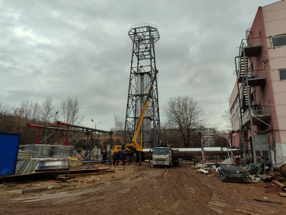 Кран, мороз и металл: как строят самую современную трубу на котельной в Реутове