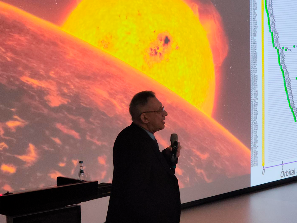 Профессор рассказал жителям, что скрывает Солнечная система