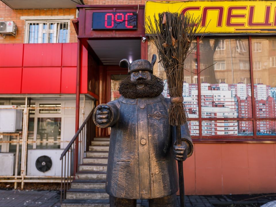 Уже можно завидовать: зарплаты в сфере ЖКХ бьют рекорды, дворники лидируют по росту заработка