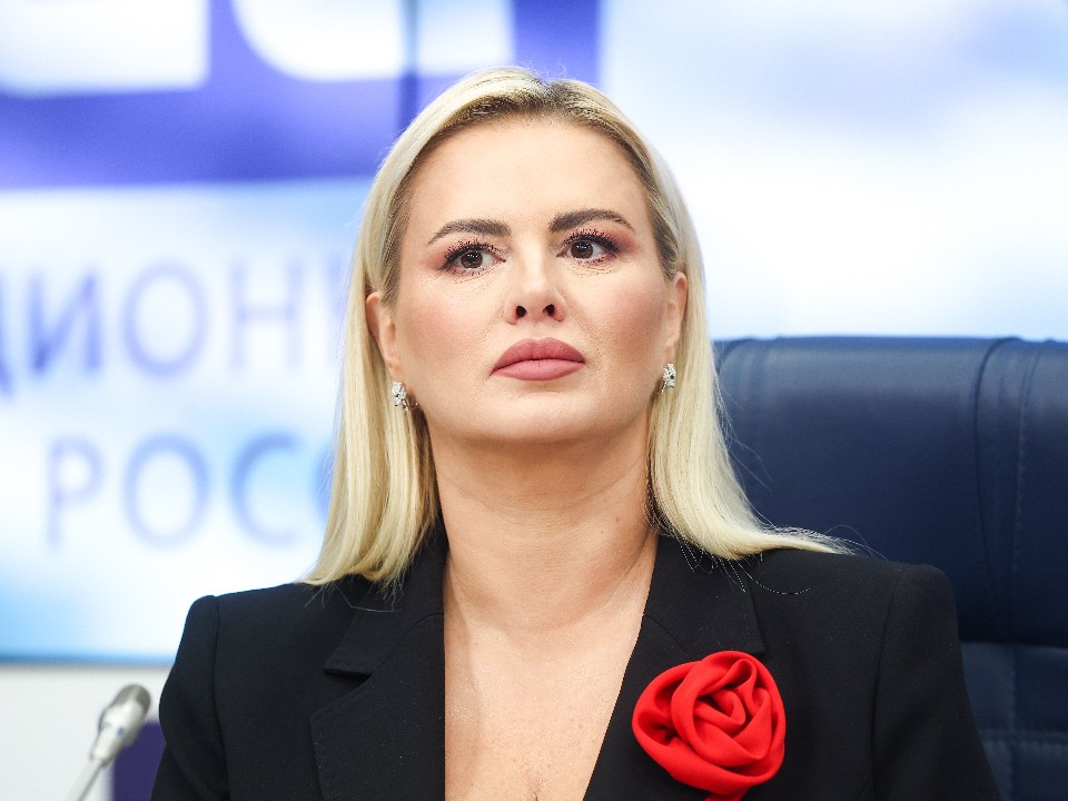 Анна Семенович рассказала о последствиях уменьшения груди: почему певица пожалела об операции