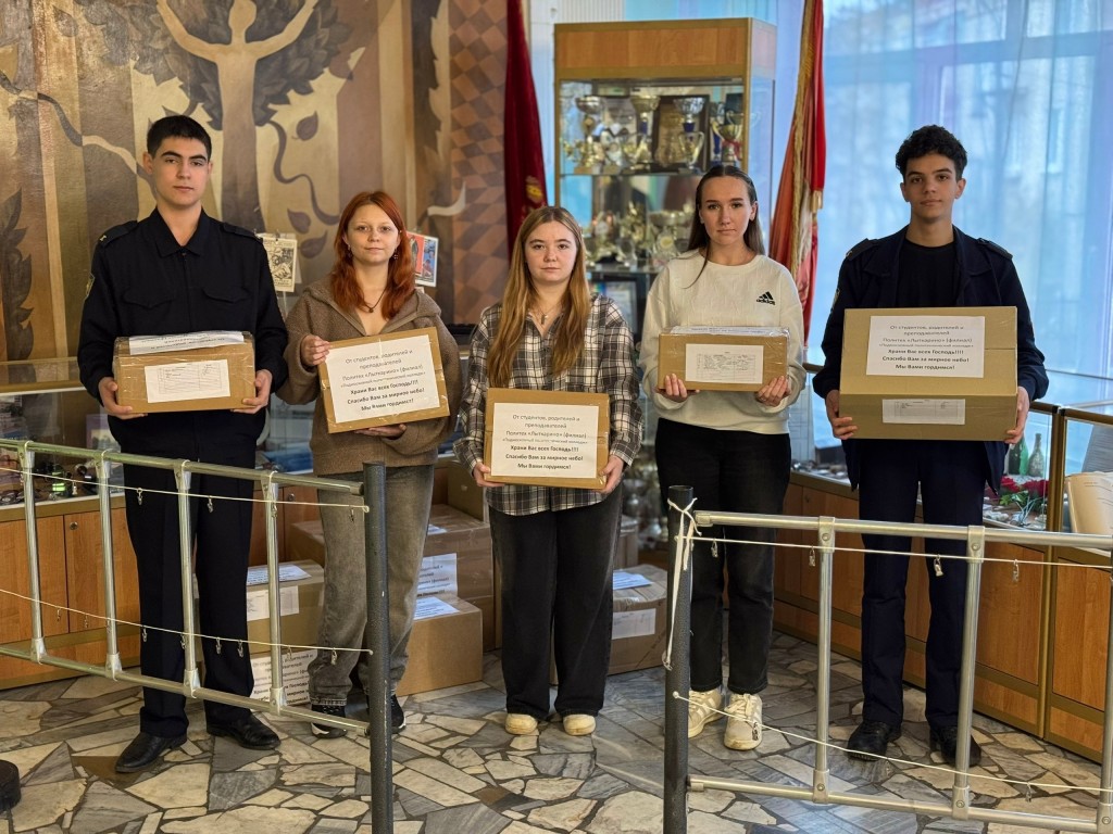 Студенты политехнического колледжа передали гумпомощь бойцам