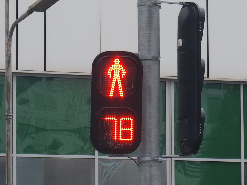 На пересечении Солнцева и Федеративной заменили светофор