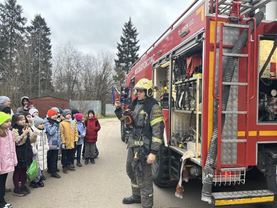 Огонь — понарошку, навыки — всерьез: как пожарные и персонал ДК отрабатывали взаимодействие