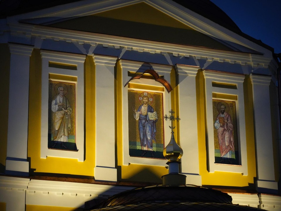 Новая иллюминация: в Сергиевом Посаде на отреставрированном храме установили архитектурную подсветку