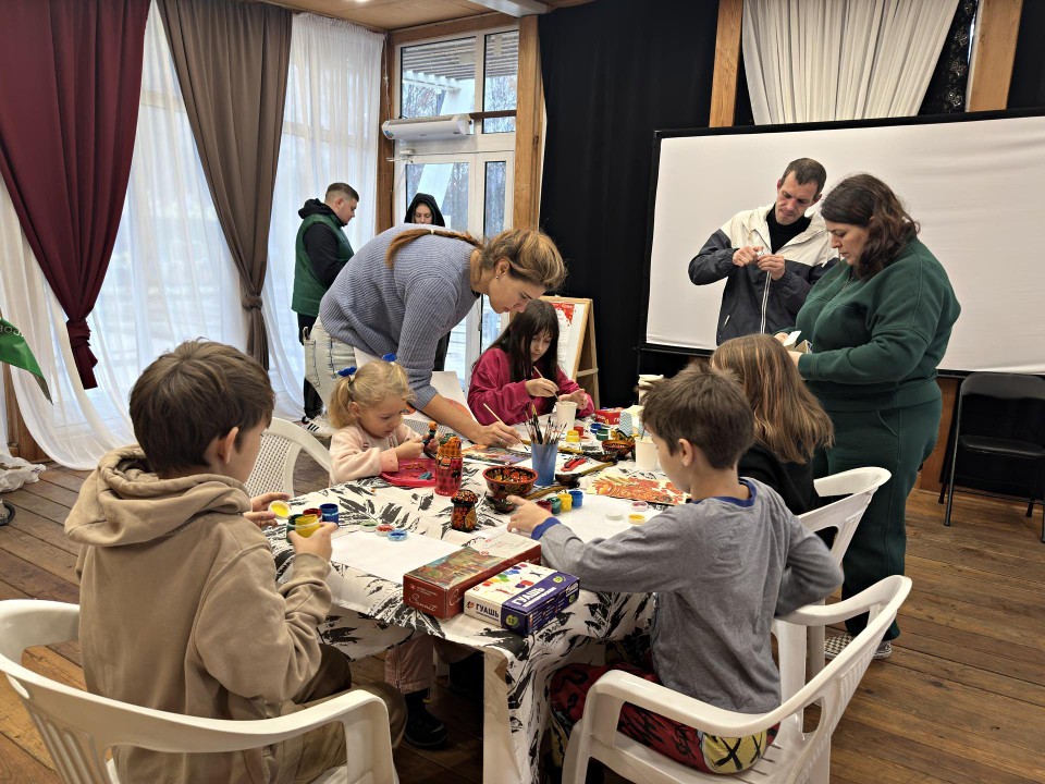 В Ивантеевке устроили танцы, викторину и встречу с Антошкой на День единства