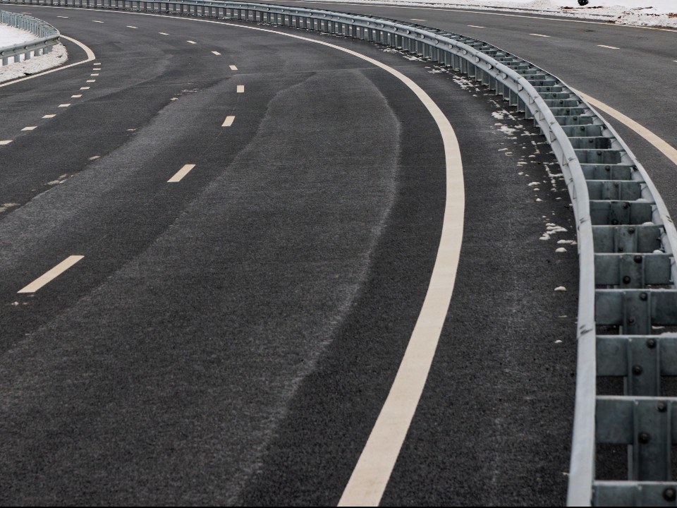 Жителям Первомайского возвращают короткий путь к школе и станции: когда откроют дорогу