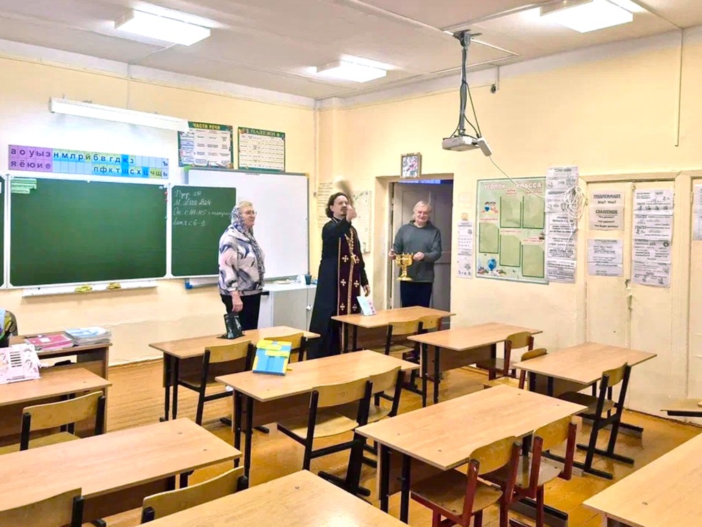Городищенскую школу окропили святой водой