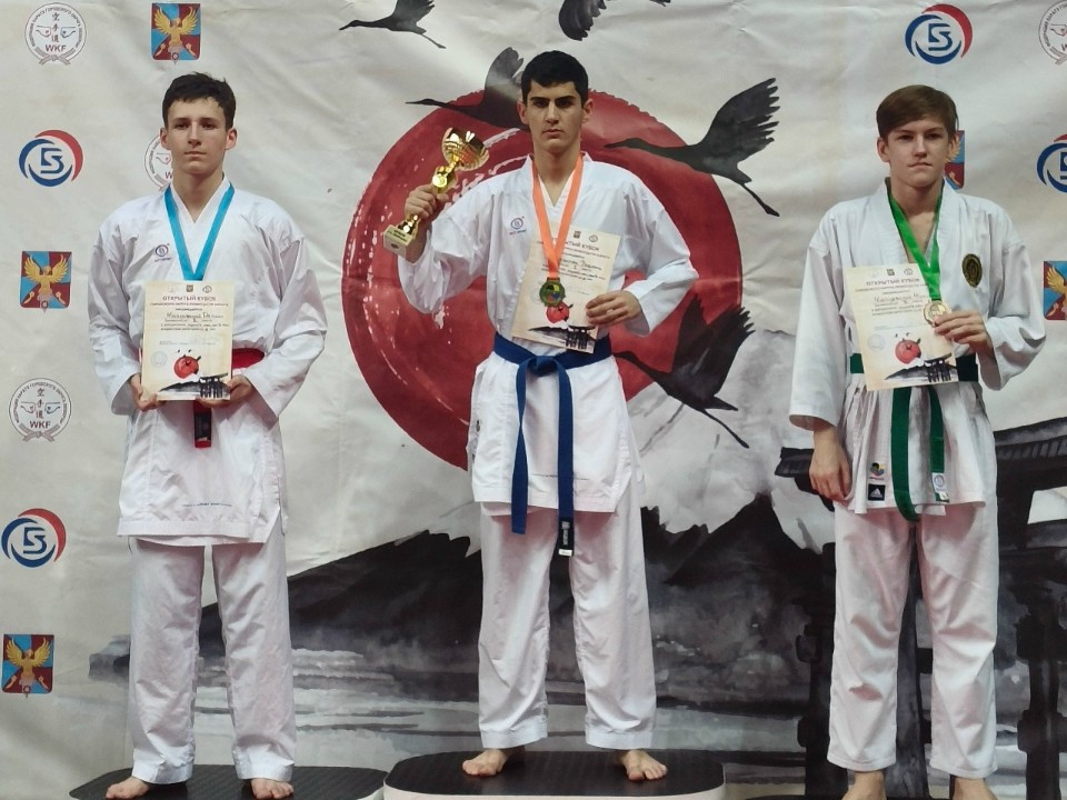 Воспитанники спортшколы единоборств привезли в Коломну Кубок по каратэ