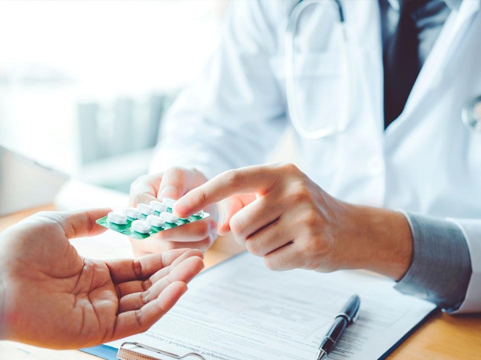 Вместе надолго: у кого коронавирус может сохраняться нескольких лет