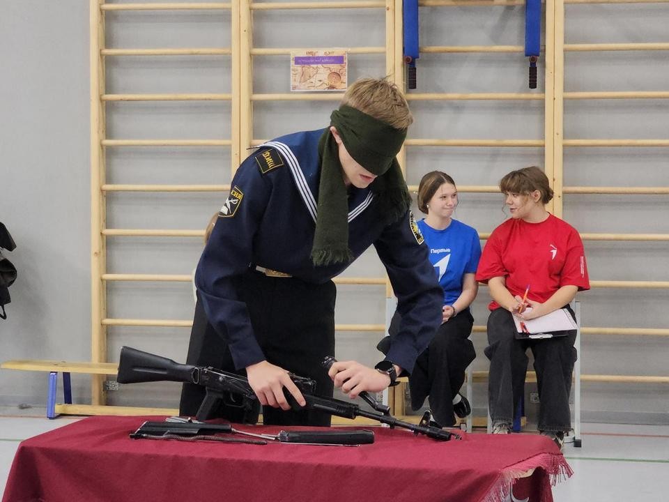 Сборка автомата, оказание медпомощи: в чем еще соревновались участники игры «Зарница 2.0»