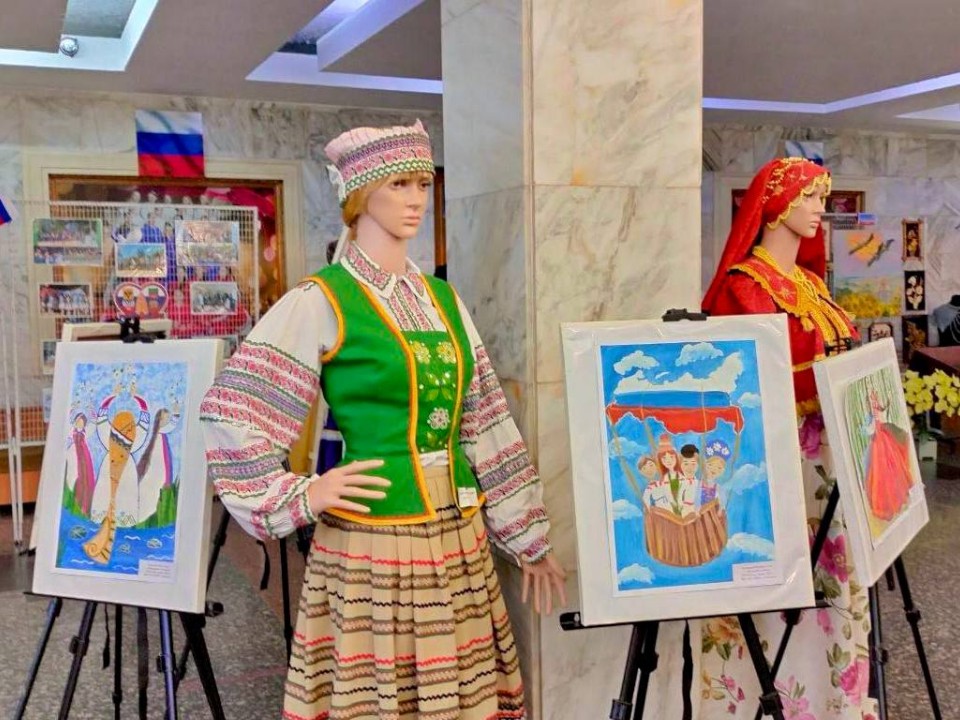 Горки Ленинские и Ровеньки презентовали экспозицию «Венок дружбы» в ЛНР