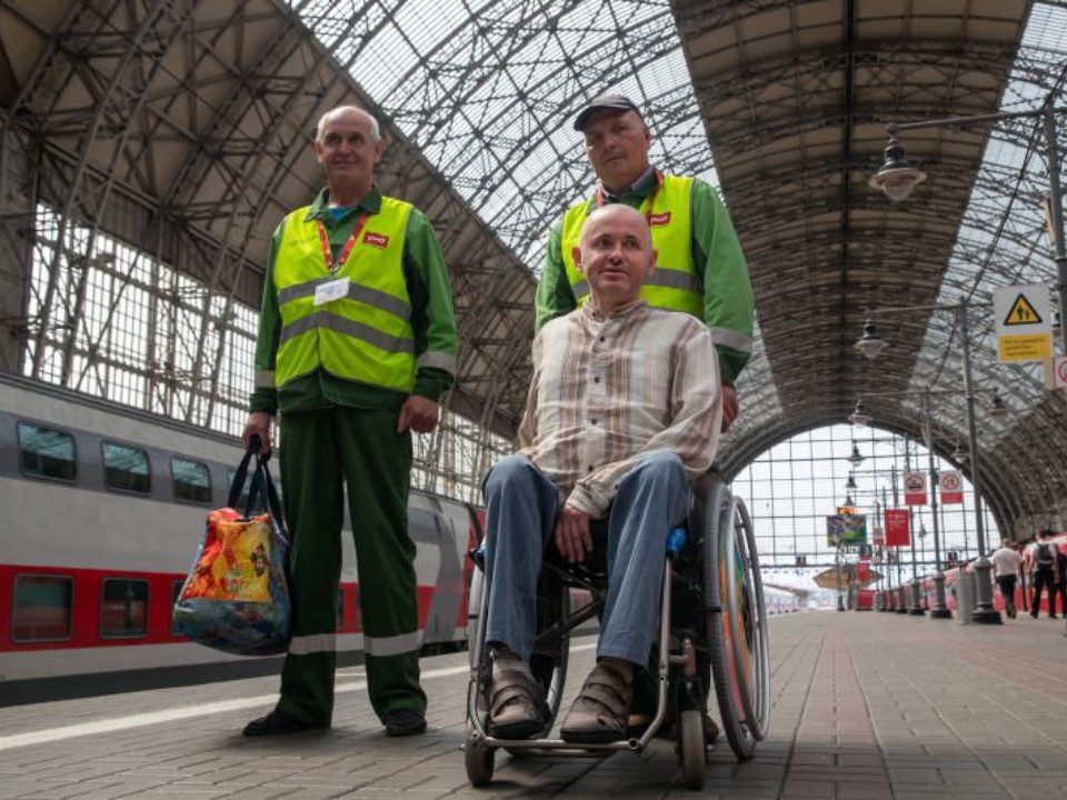 Поездки без преград: как на вокзалах МЖД создают комфортные условия для маломобильных путешественников