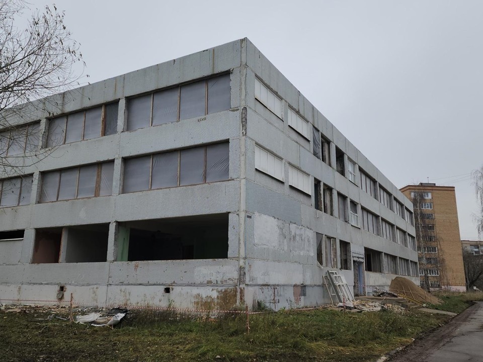 В ходе капитального ремонта школы № 10 увеличат центральный вход и установят новые окна