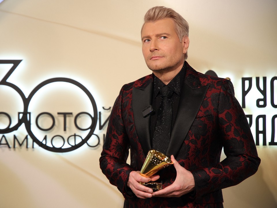 Постройнел и помолодел: поклонники обсуждают новый образ Баскова