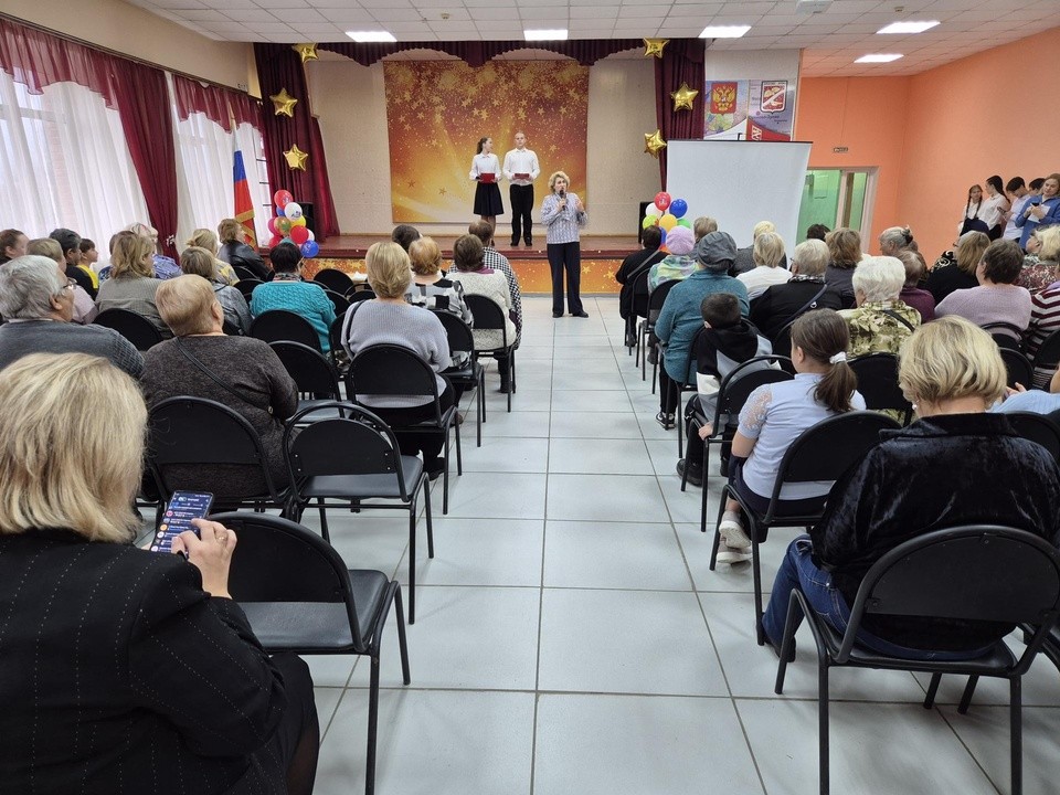 В Орехово-Зуевской школе прошел концерт для бабушек и дедушек