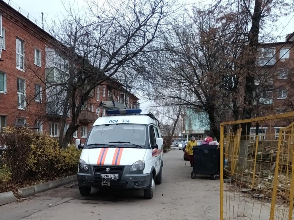 Спасатели помогли медикам транспортировать пациента с большим весом в Ступине