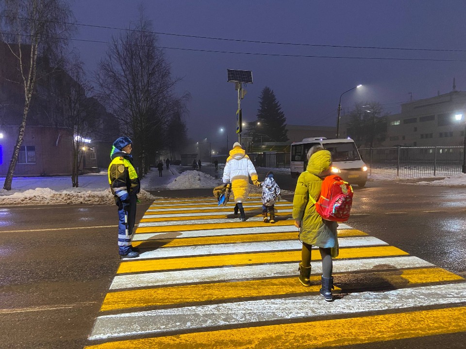 Будь заметным!: автоинспекторы Лотошина объяснили, как светоотражатели могут спасти жизнь