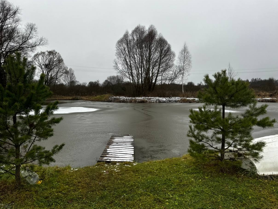 Отправили на доработку: власти и жители деревни Валуево не приняли у подрядчика очищенный пруд