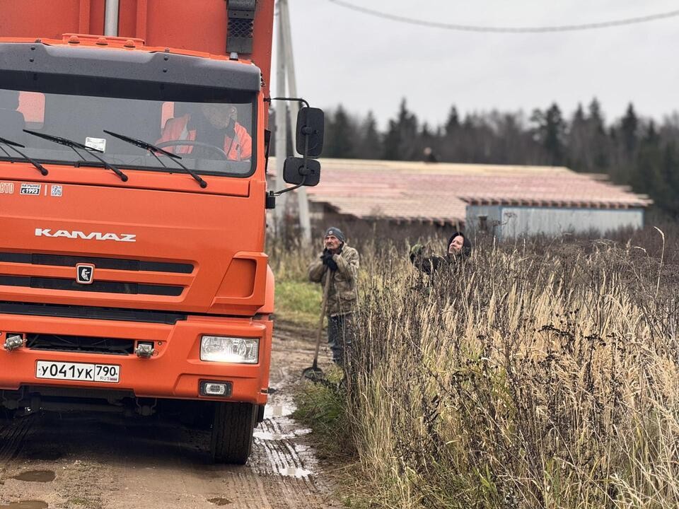 В деревне Кобылино под Шаховской провели ямочный ремонт дорог