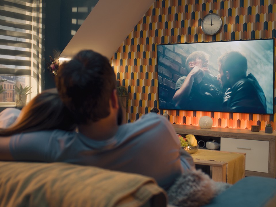 Пары, спящие под телевизор, разводятся чаще: ужасное открытие сомнолога