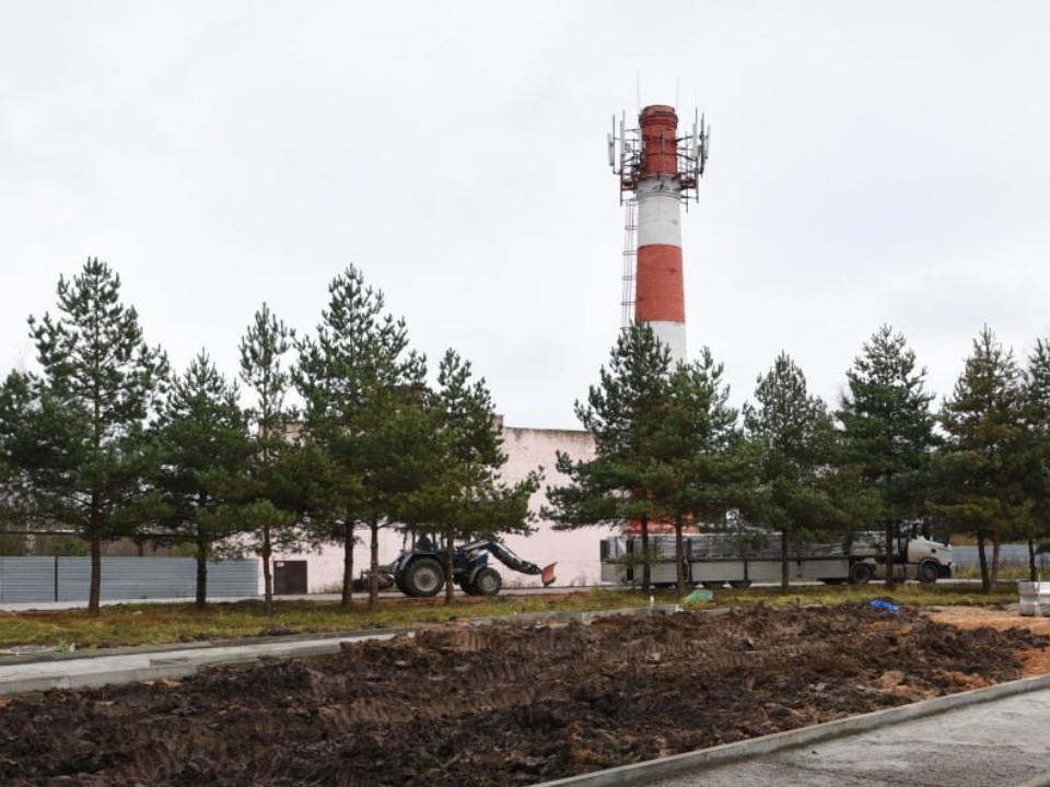 Треть пути пройдена: уютная площадь с топиариями и зоной отдыха будет готова в Кировском к середине декабря