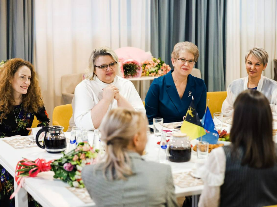 «Такие встречи очень важны»: глава города Елена Землякова поздравила многодетных мам Химок