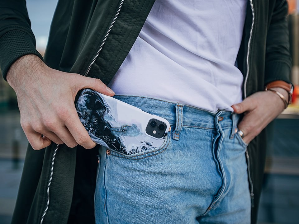 Внимание к деталям: как телефонная зарядка может привести к плавлению пластика и пожару