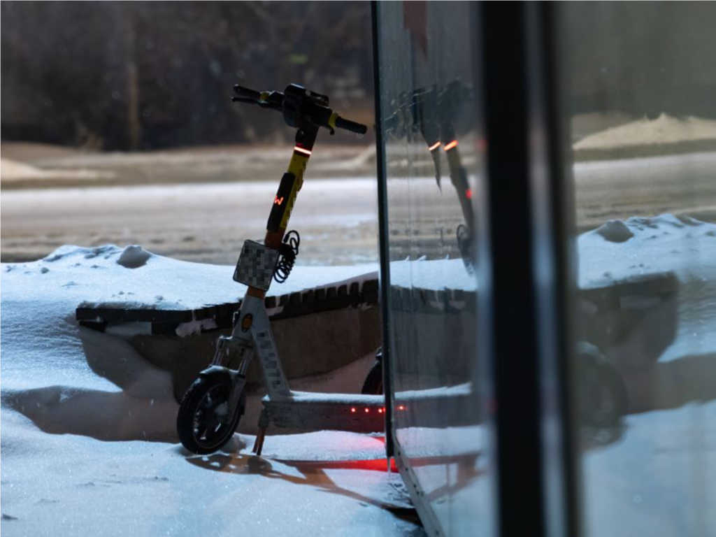 Транспорт на случай Апокалипсиса: жители Мытищ оснастили электросамокат противогазом