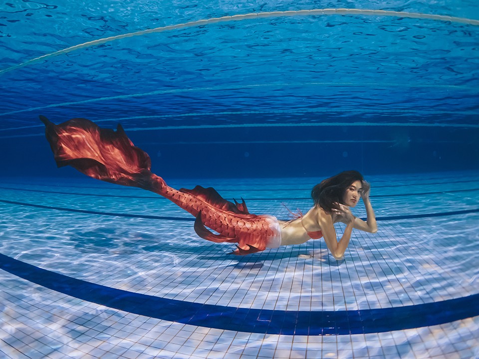 Стать русалочкой на занятиях мермейдингом можно в Подмосковье