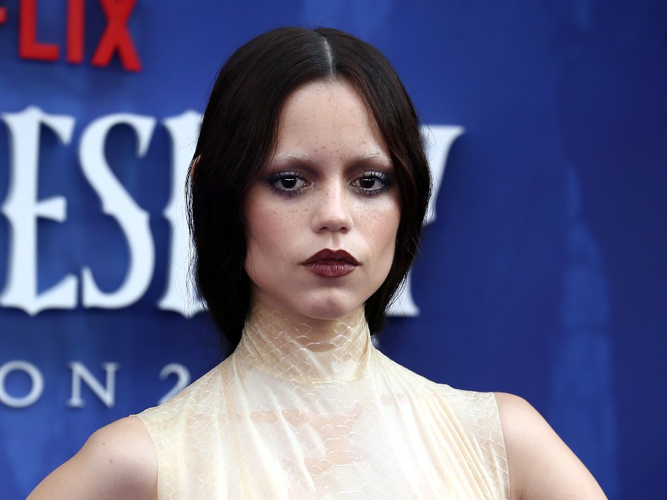 Обесцвеченные брови: как сделать и не ослепнуть