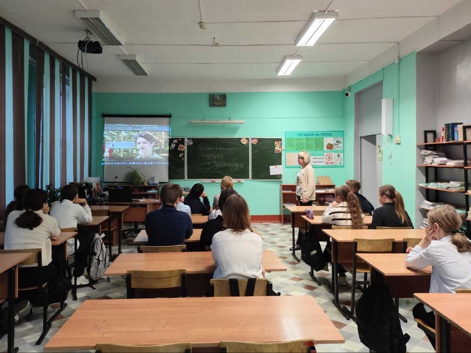 Почему герои известной сказки не смогли вытащить репку сразу, объяснили егорьевским школьникам