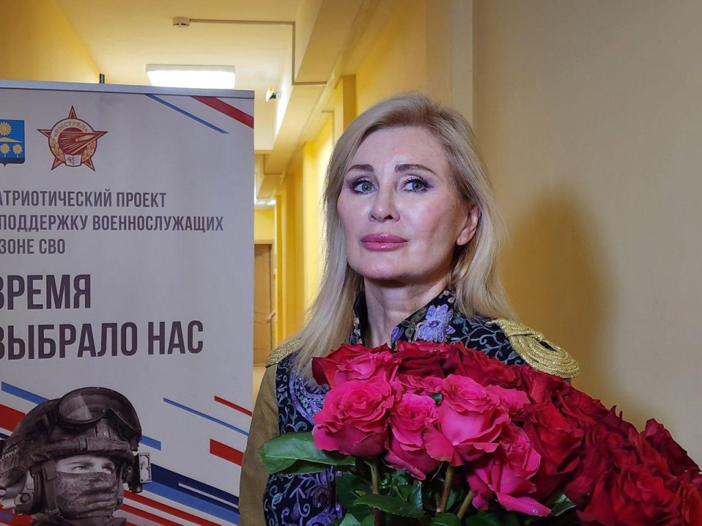 Певица Виктория Цыганова выступила в Солнечногорске в поддержку участников СВО