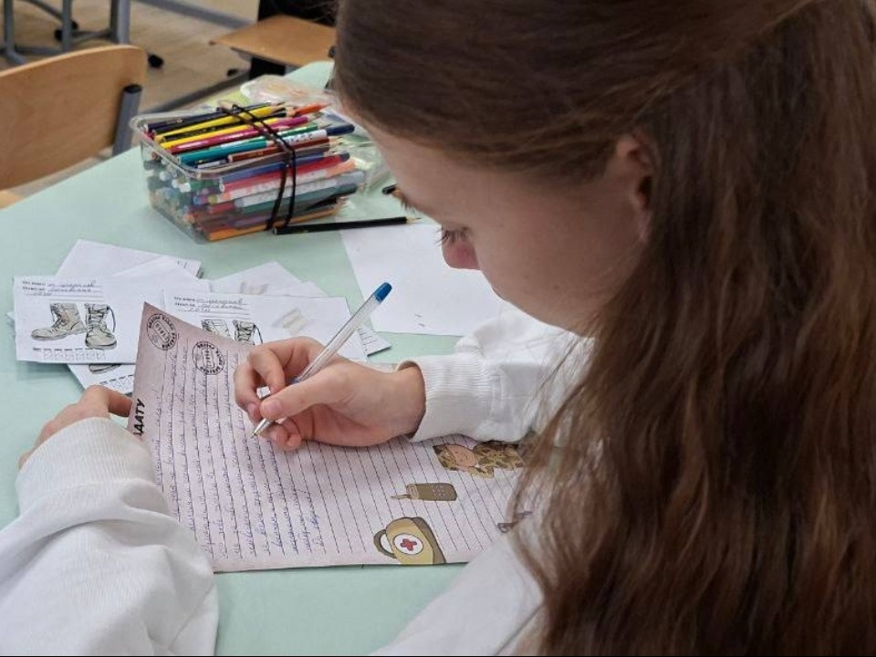 Волоколамские школьники поддержали героев СВО письмами